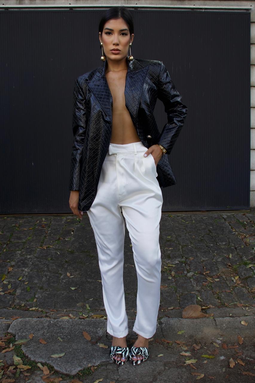 CALÇA ALFAIATARIA CINTURA ALTA COM PREGAS OFF-WHITE