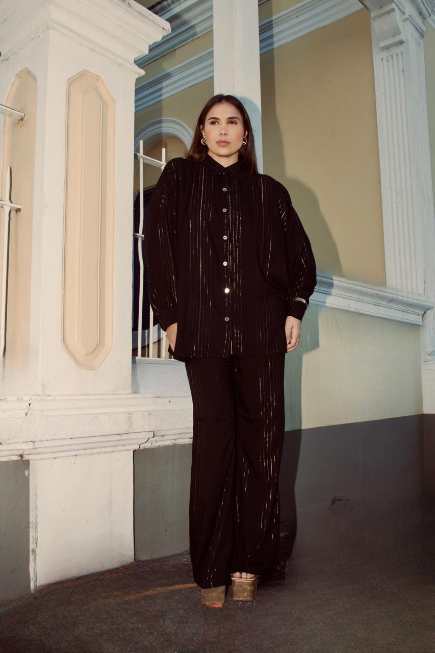 CONJUNTO PANTALONA & BLUSA OVERSIZED EM VISCOSE COM FIOS METÁLICOS