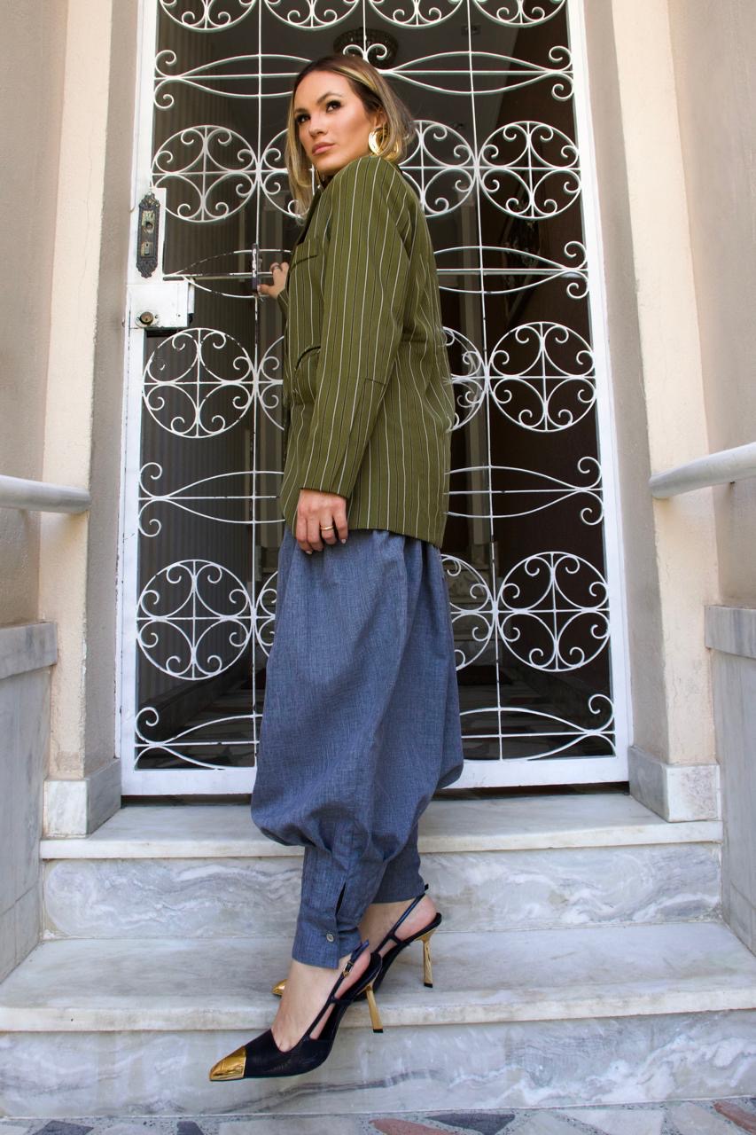 CALÇA PREGUEADA COM DETALHE NO TORNOZELO