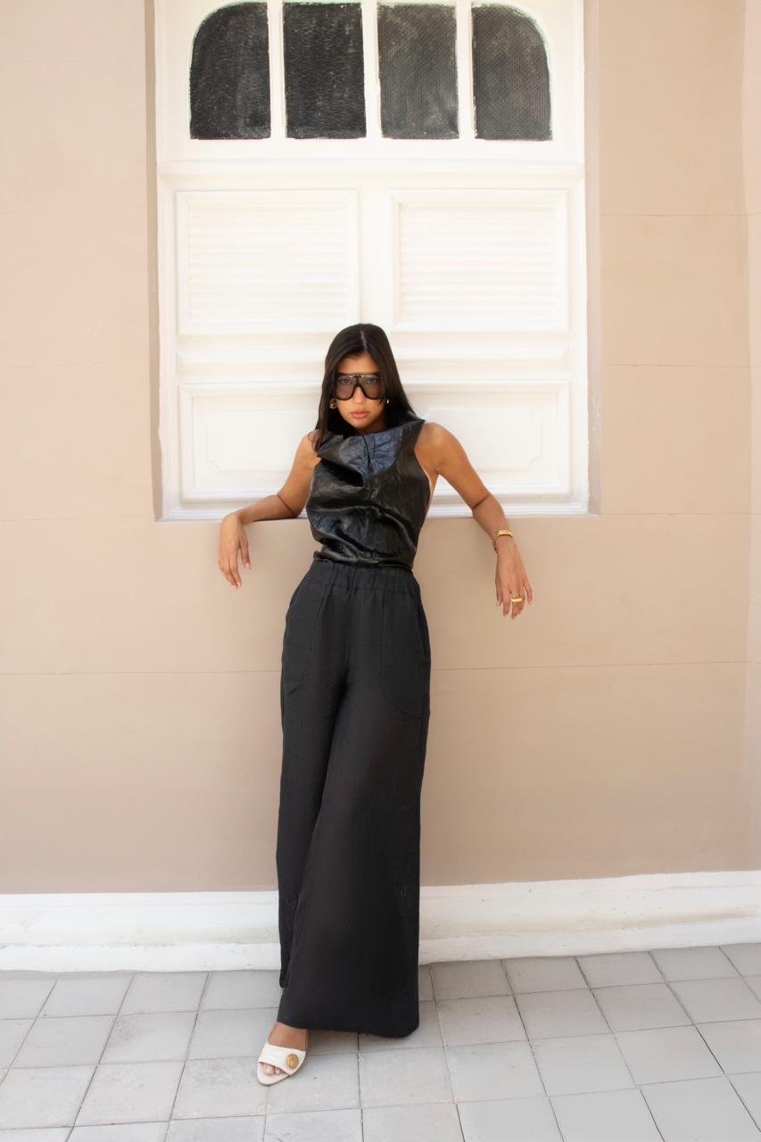 CALÇA EM LINHO COM CÓS LARGO & BOLSO PESPONTADO E BAINHA DUPLA LARGA