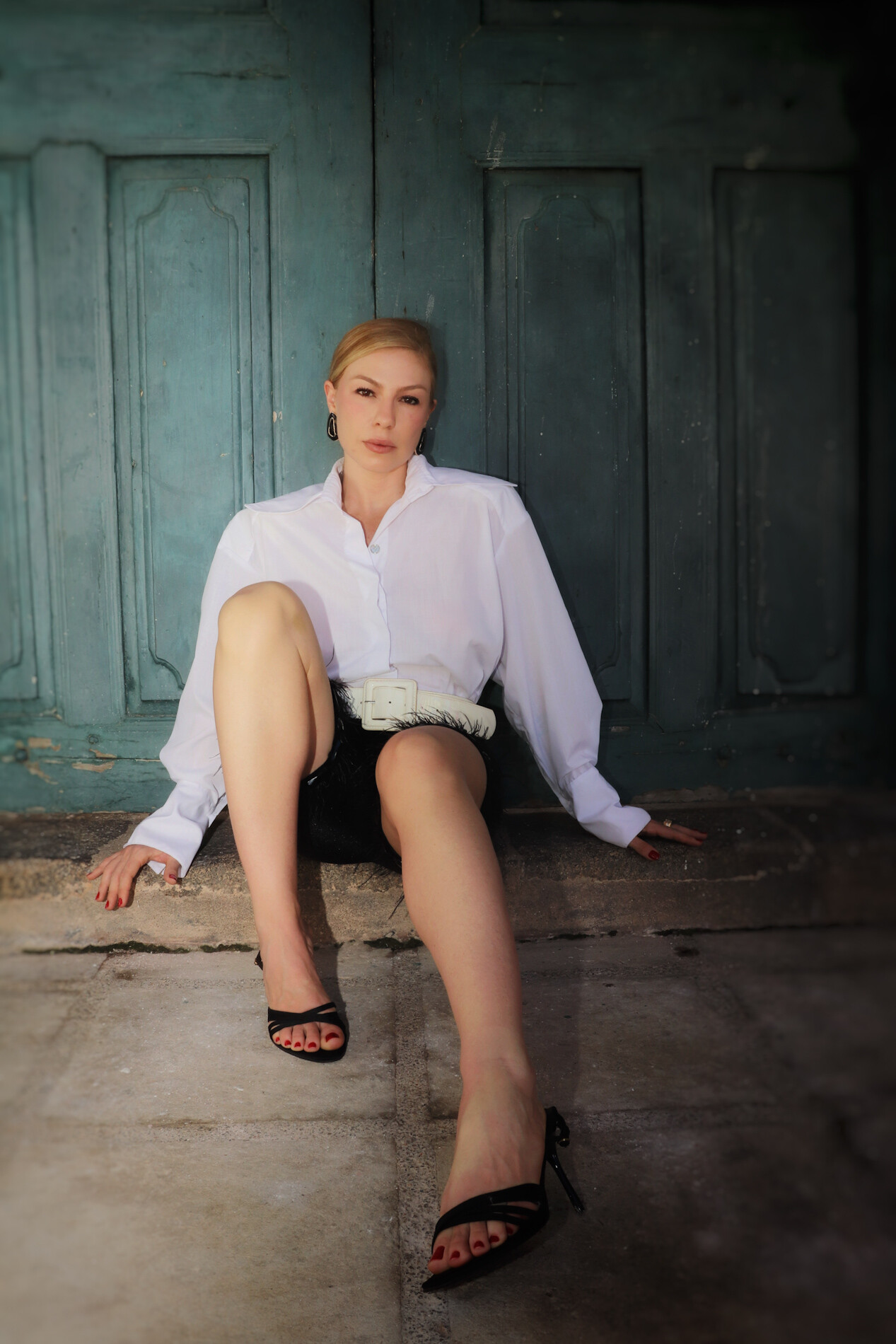 CAMISA ASSIMÉTRICA COM PUNHO LARGO E GOLA SETENTISTA