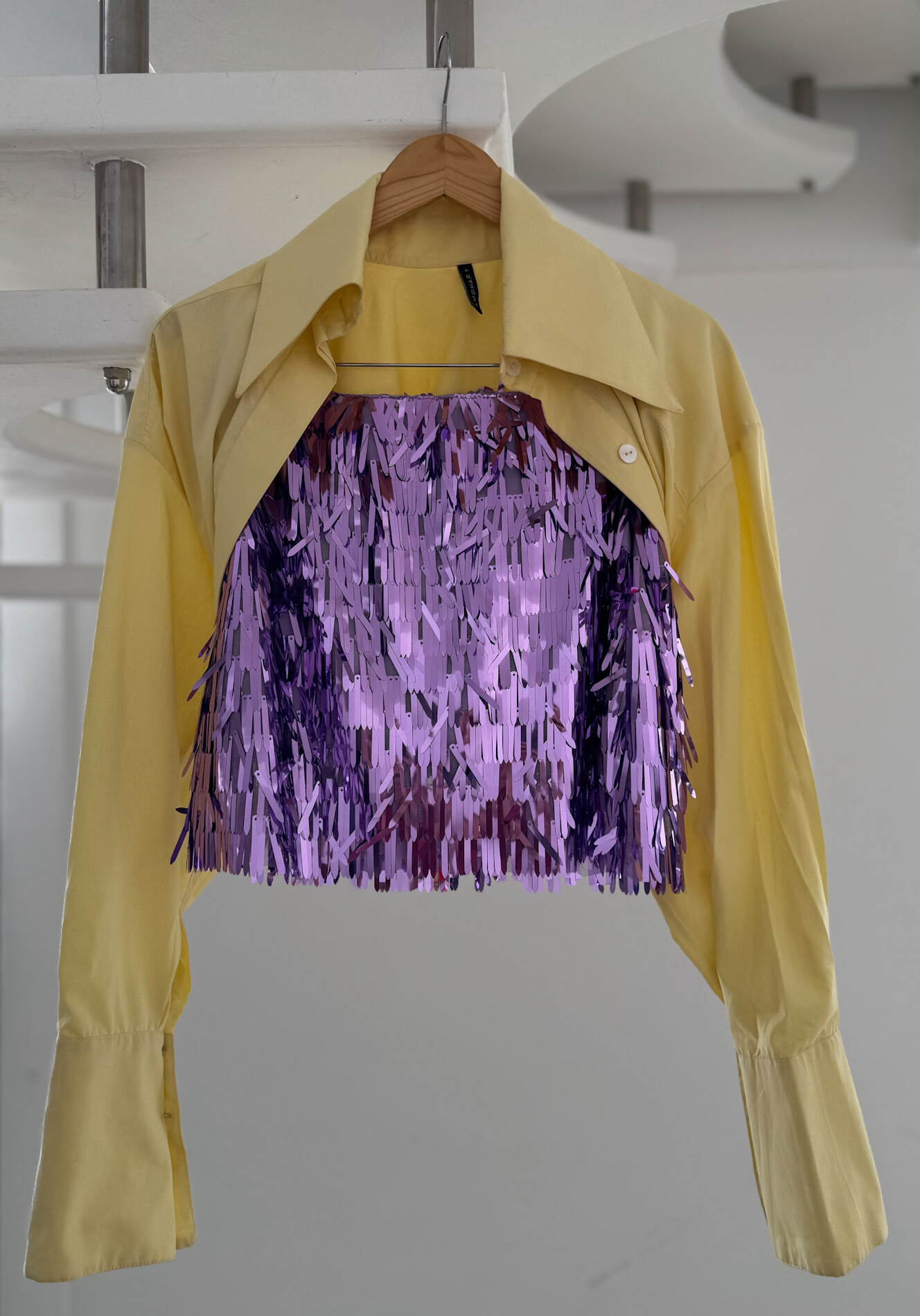 MINI SAIA DISCO COM FRANJAS EM PAETÊ PALITO ESPELHADO LILÁS