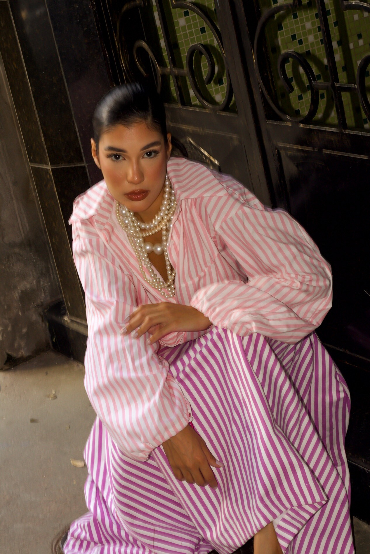 UNIT 08 — BATA EM TRICOLINE COM RECORTE EM CAMADAS E PUNHO EXPANDIDO COM REGULAGEM