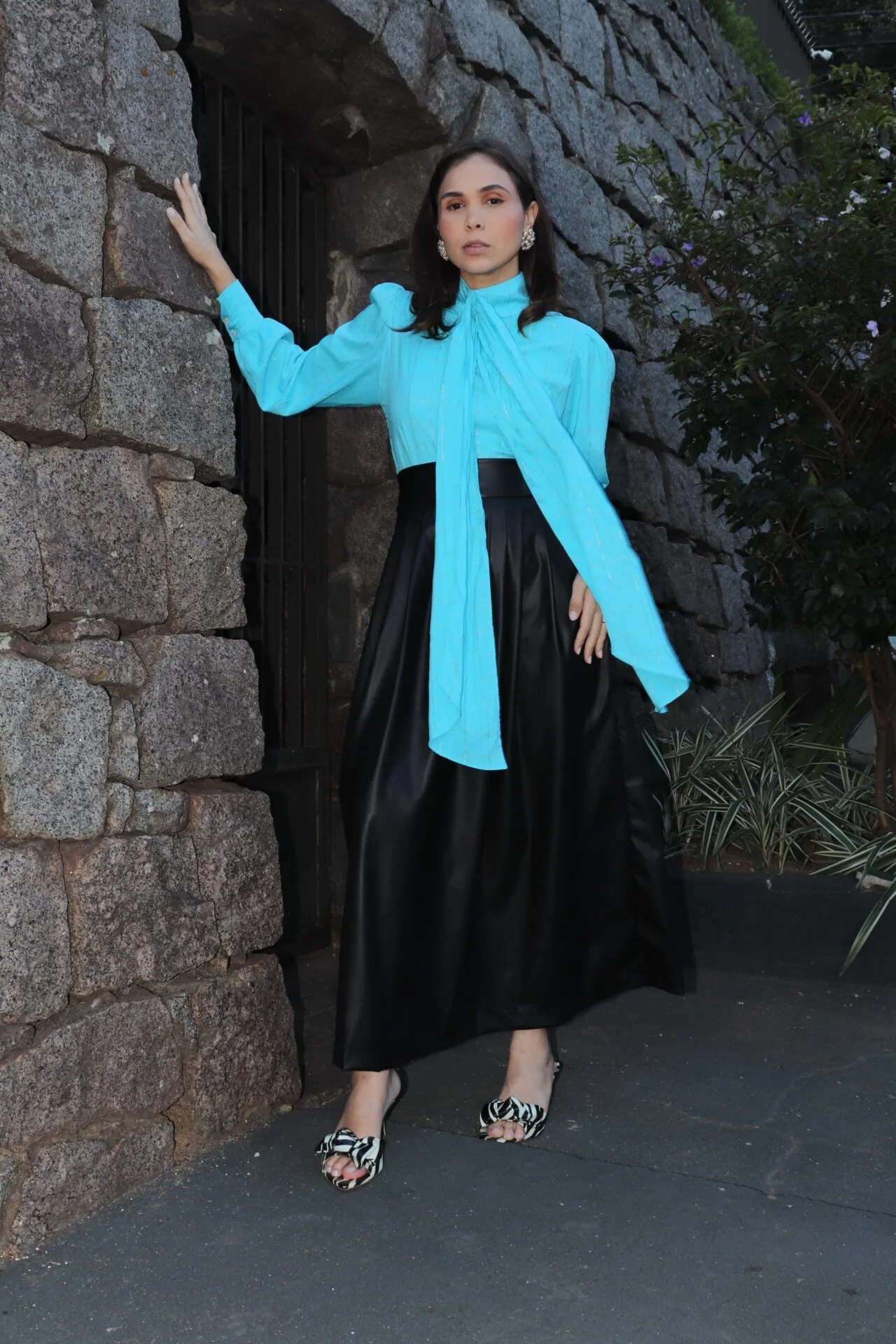 ÉLAN 1978 — BLUSA LAÇO AZUL AZUL TURQUEZA COM FIOS DOURADOS